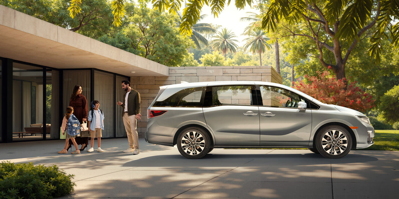 Honda Odyssey — still 4